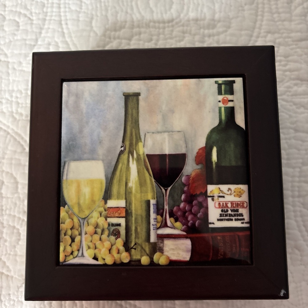 Wine Stopper‎ Set With Two Wine Stopper  In A Decorative Artistic  Box. Open Box